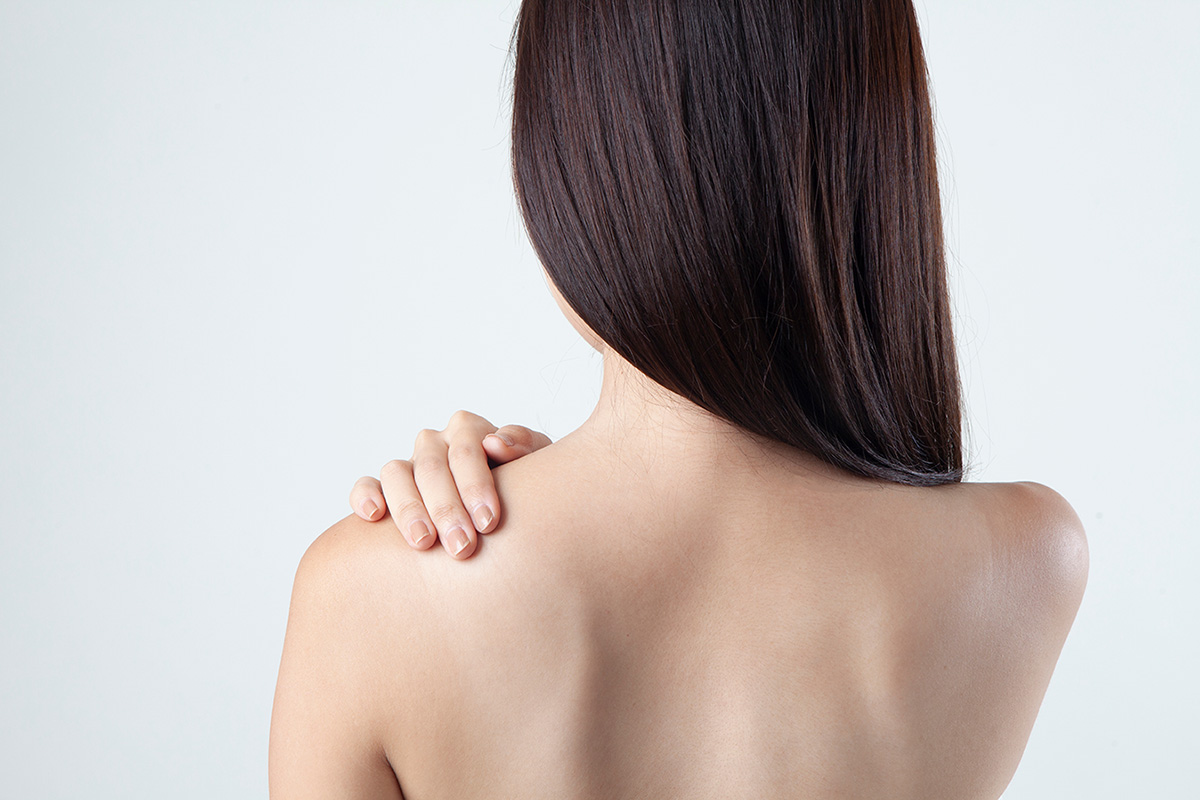 背中のかゆみが止まらない！原因と正しい対処法、繰り返さないためのケア