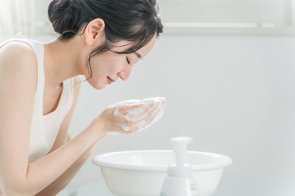 今すぐやめて!皮むけを悪化させる3つのNG行動