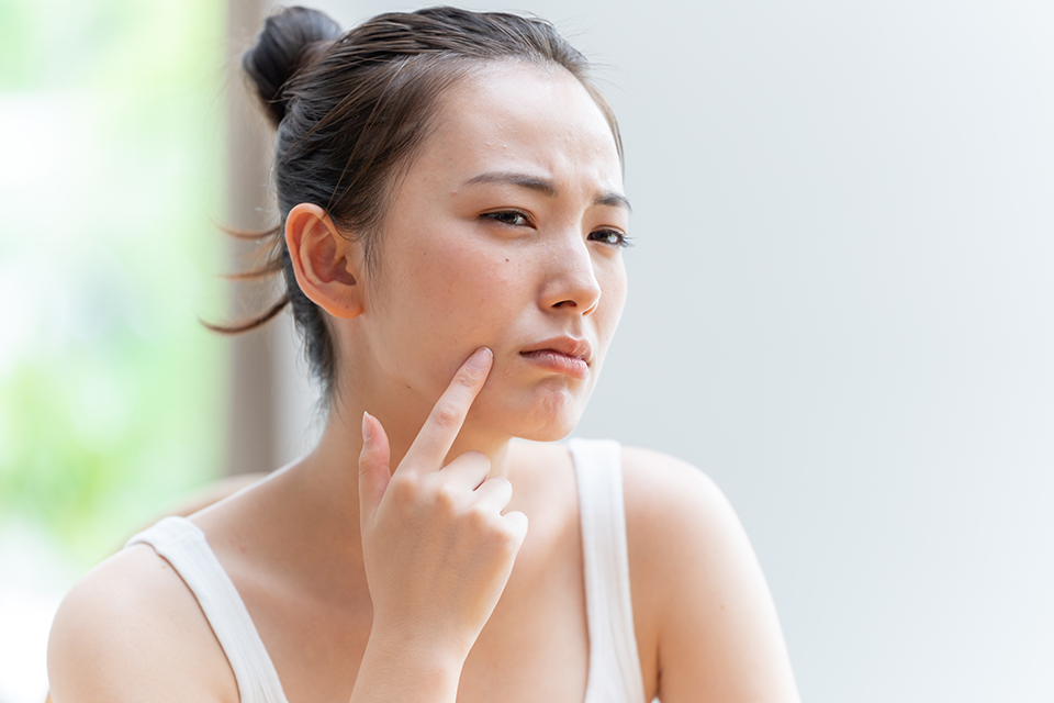 肌がピリピリするのはなぜ？考えられる原因と対処法・受診すべきサインを解説